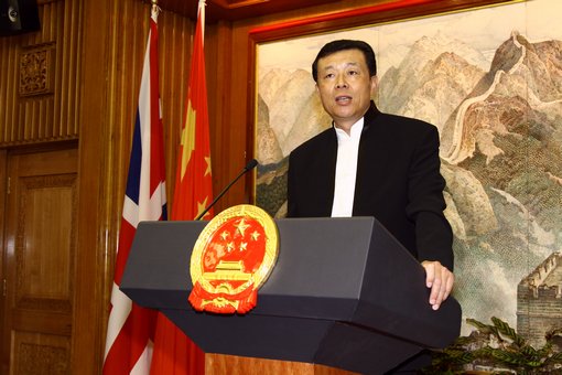 中国驻英大使撰文批评日本在领土问题上玩火