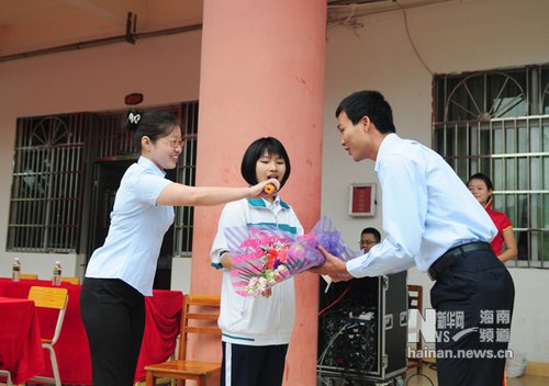 海南省琼州学院附属中学举办感恩教育报告会