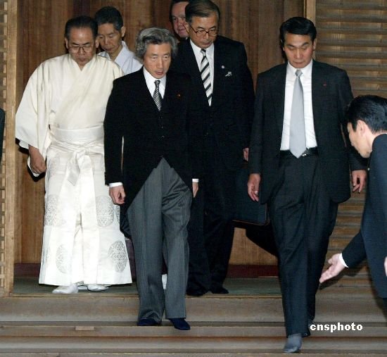 小泉鼓动安倍参拜靖国神社 继续与中国对抗