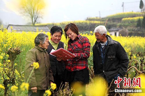 尴尬的大学生“村官”：其实不想走 其实我想留