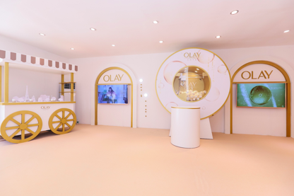 爱真的需要勇气,来面对年龄的流言蜚语