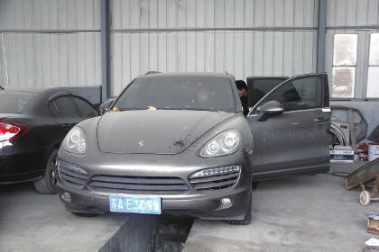 偷车贼江苏盗保时捷连夜开回陕西 无人买弃街头