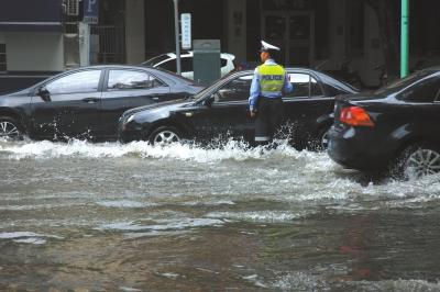 “莫兰蒂”致江南暴雨 浙江紧急转移7万人(图)