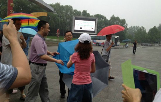 北京朝阳公园成约架胜地 园方称压力很大