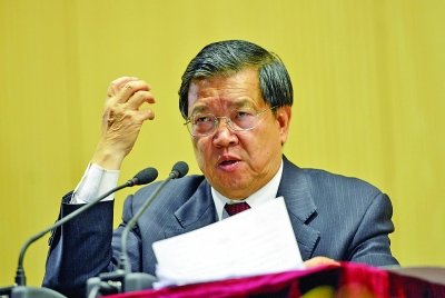 龙永图:精英都愿到中国留学这才叫影响力(图)