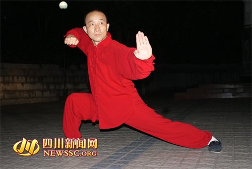 退伍兵痴迷武术成高手 曾英雄救美以一敌七(图