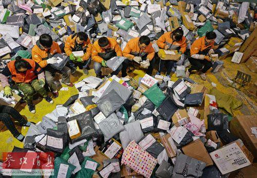 外媒：中国快递垃圾惊人 年耗胶带169.5亿米