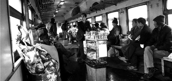 记者体验全国最便宜火车 1元钱乘大山火车(图)