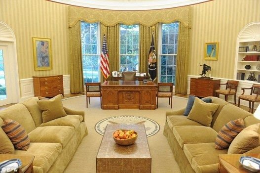资料图:美国白宫椭圆形办公室装修后的内部情况