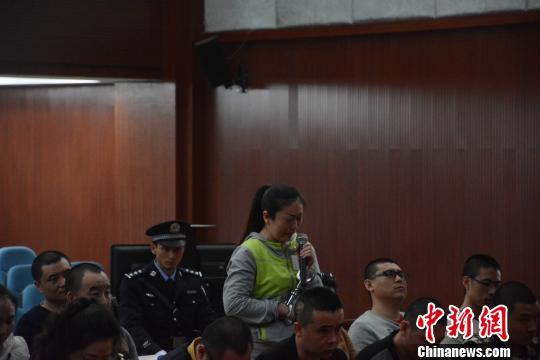 25名传销老总花钱为下线包装庭审时痛哭流涕