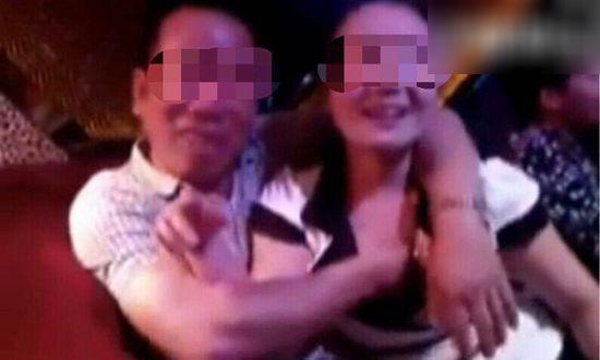 云南一村官被曝KTV不雅视频：摸一次300元(图)