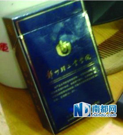 日前，网上流传两张烟盒的图片，一张则有郑州轻工业学院字样。