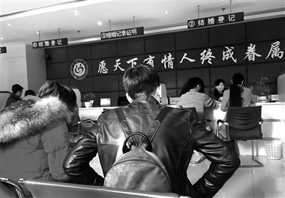 重庆6000多人“光棍节”告别单身 700余人离婚