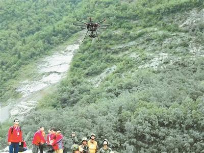 无人机显威救灾战场