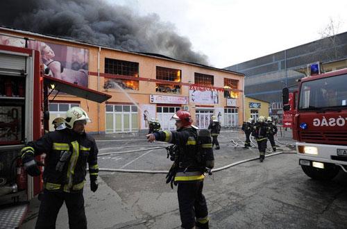 匈牙利华人市场发生火灾损失惨重 中使馆关注