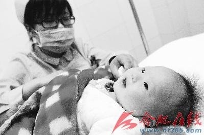 站内遗弃先天愚型女婴 包裹内塞千元钱_新闻_