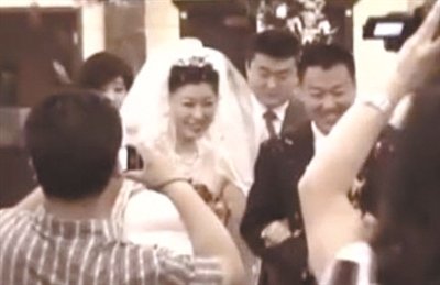 北京警方潜入卖淫团伙头目婚礼现场取证(图)