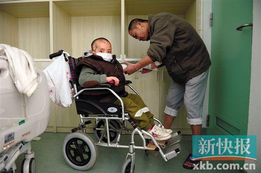 6岁男孩瘫痪在床昏迷 父母哼唱98天将其唤醒