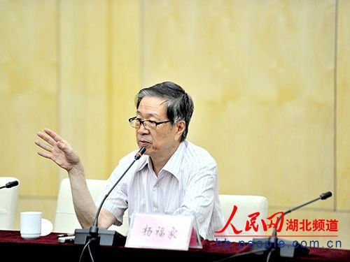 Home Yang Fu is student to make a speech