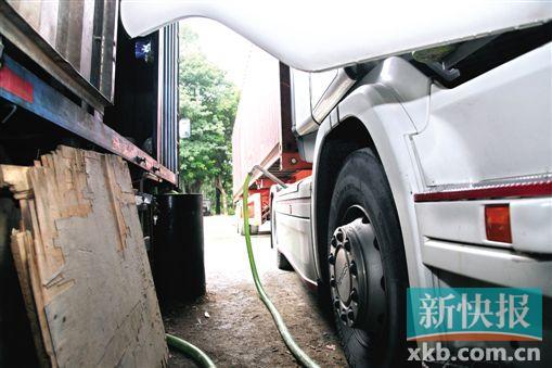 香港柴油价格比内地便宜 货车司机油箱放油走