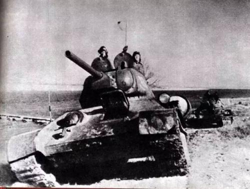 史上最牛女司机:变卖家产自购T34碾死30多德军