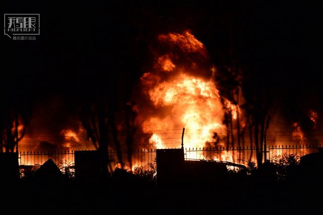 天津滨海新区一码头深夜突发爆炸 已致44人遇难