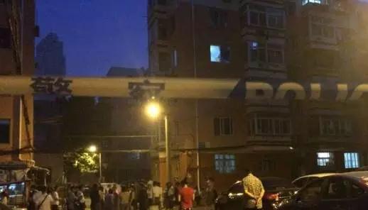 大连一醉酒男子袭警 警方连开数枪误伤一围观者