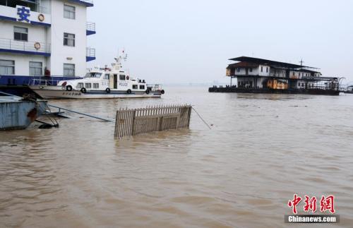 台风尼伯特9日登陆福建 今年首个海浪红警发布