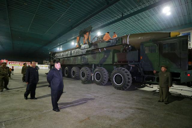 金正恩视察朝鲜战略军司令部 必须时刻保持发射状态
