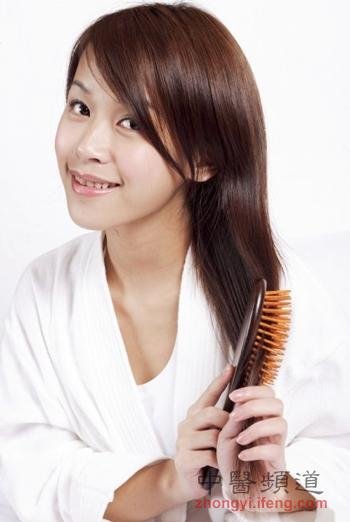 老中医揭秘:<em>为什么夏季</em>总<em>爱掉头发</em>_新闻_腾讯