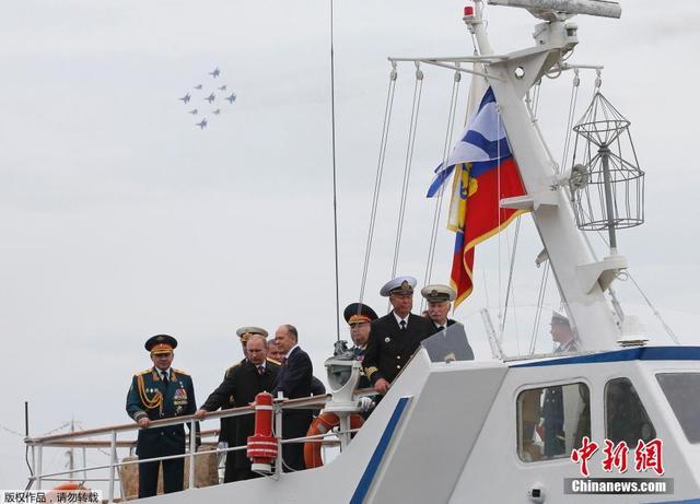  普京 胜利日阅兵后直飞 克里米亚  检阅当地驻军