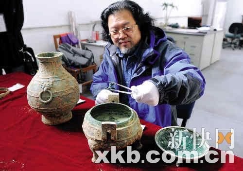 咸阳出土战国时铜鼎 2400年前骨头汤保存至今