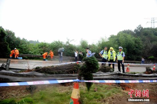 国务院安委会挂牌督办湖南22死交通事故查处