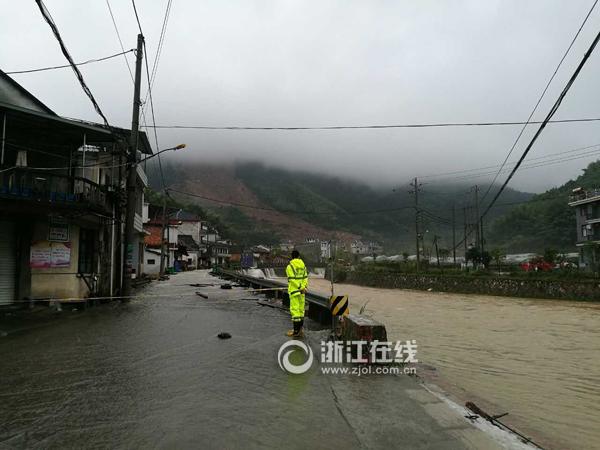 浙江丽水山体滑坡现场航拍 目前已救出15人