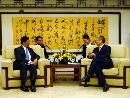 外交部副部长谢杭生会见缅甸外交部领事