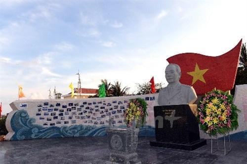 越南在侵占的中国南沙群岛修建武元甲公园