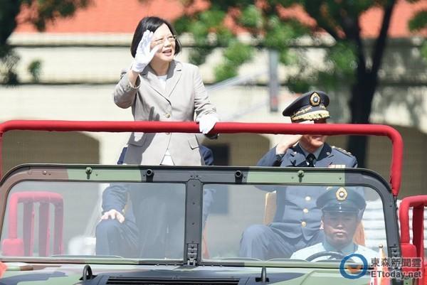 蔡英文检阅台湾陆军官校:勿忘黄埔精神(图)