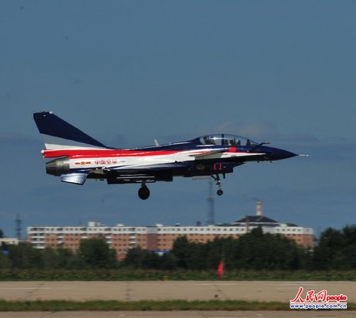 八一表演队队长:歼10可贴地一米低空飞行