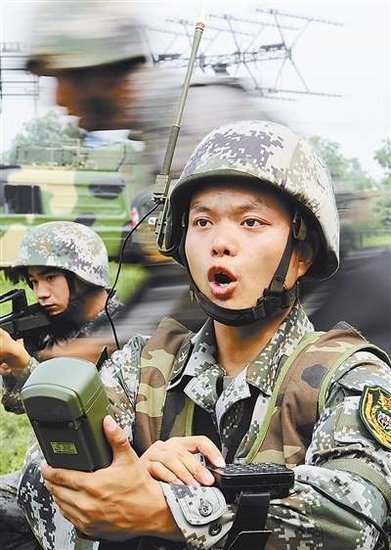 解放军数字化部队:战车互相联网 单兵配发电台_新闻_腾讯网