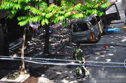 高清图—潮州市庵埠镇城区振兴路面包车爆炸 两人遇难