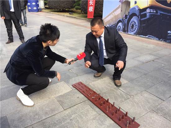走在世界技术前端 中国制造防扎抗爆轮胎问世
