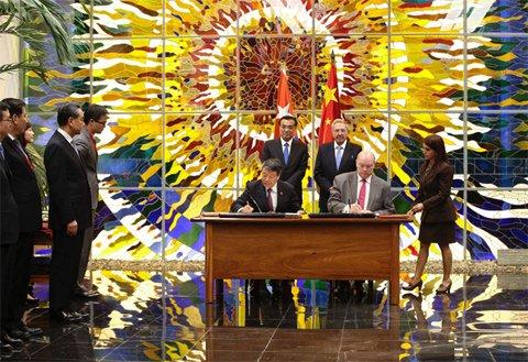 劳尔-卡斯特罗一再破例:半天内与李克强5次深谈