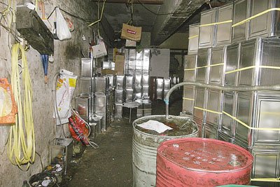 约40桶致癌食油流出市面，去向不明。香港文汇报