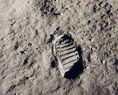 首位登月宇航员阿姆斯特朗逝世 享年82岁