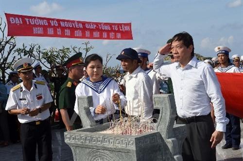 越南在侵占的中国南沙群岛修建武元甲公园