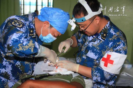 和平方舟前置医院深夜急诊抢救3名菲律宾患者