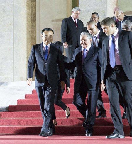 劳尔-卡斯特罗一再破例:半天内与李克强5次深谈