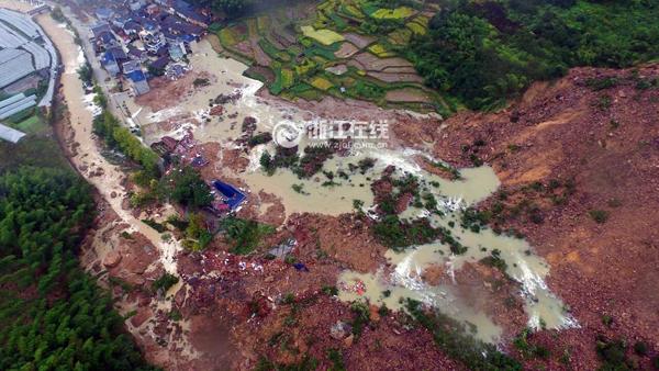 浙江丽水山体滑坡现场航拍 目前已救出15人