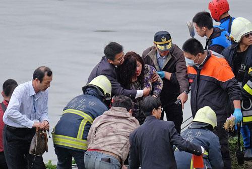 台客机坠河16大陆游客遇难 幸存空姐曾逃过空难