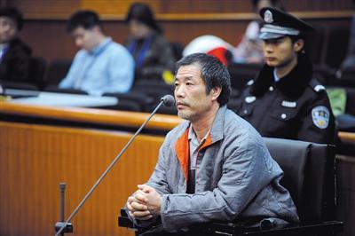 男子持刀刺死前妻男友 称对方上门挑衅威胁家人